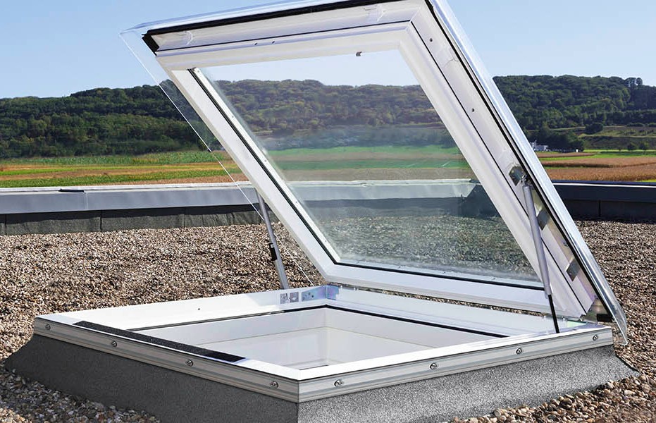 Плоские зенитные фонари на крышу Velux и Fakro
